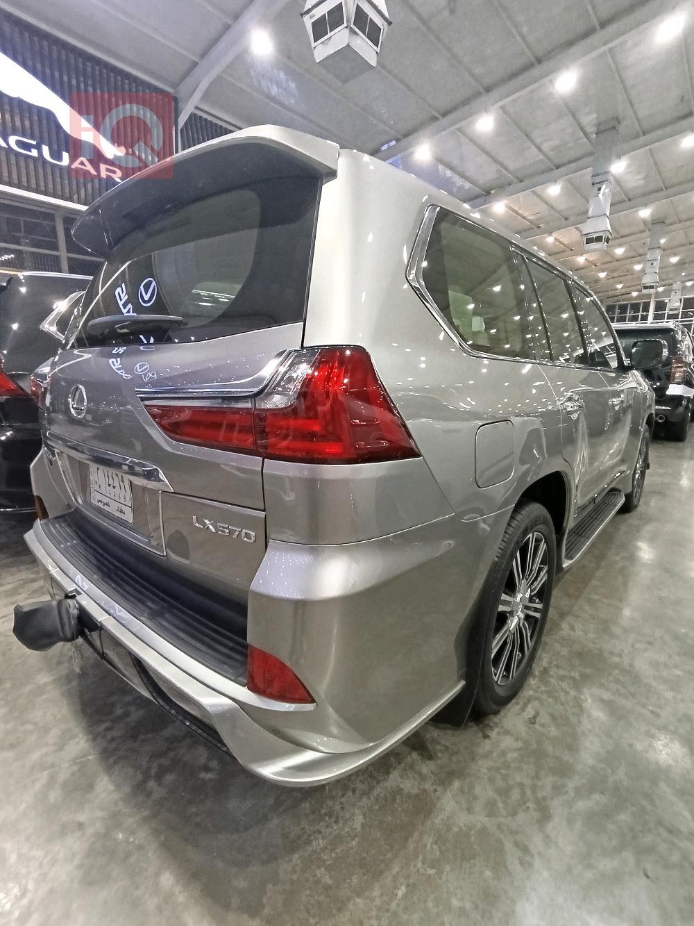 Lexus LX